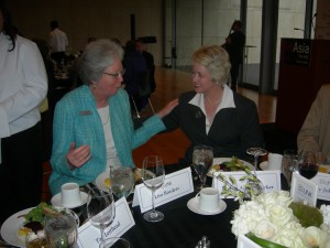 Atlanta's Beth Schapiro visits with Houston Mayor Annise Parker