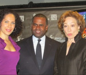 Atlanta Mayor Kasim Reed with Alexandra Jackson (left) and Valerie Jackson. Credit: rollingout.com