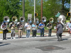 Band of horns entertains along Ralph David Abernathy