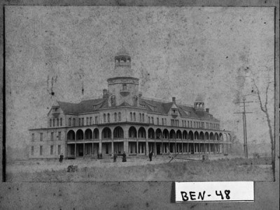 Named for Ulysses S. Grant and Robert E. Lee, the Lee-Grant Hotel in Fitzgerald, Georgia, was the largest wooden structure in the state at the turn of the 20th century. Photo: Georgia Archives, Vanishing Georgia Collection