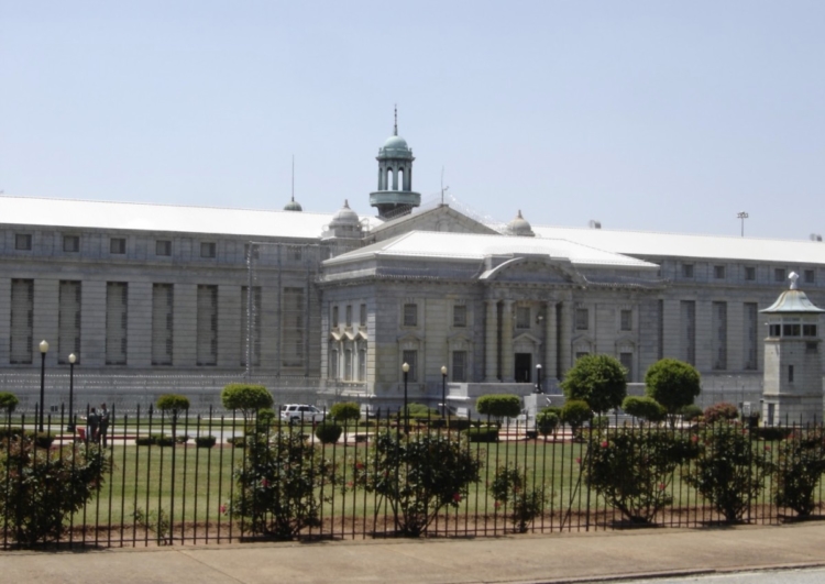 Former federal guard took $3,500 bribe over eight years to sneak tobacco to  inmate – SaportaReport