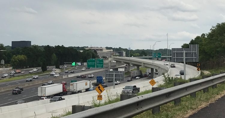 A few commuters avail themselves of the toll lanes along the Northwest Corridor as trip times begin increasing at the onset of the afternoon rush on northbound lanes. Credit: David Pendered