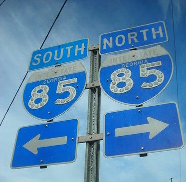 An interstate sign for Interstate 85 north and south